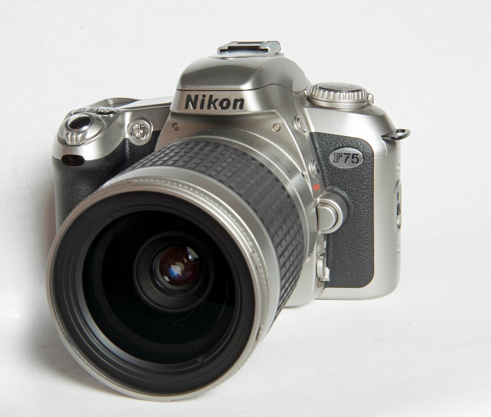 Nikon F75